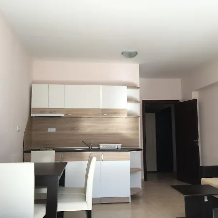 アパートホテル Premium Suites
