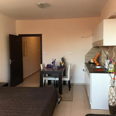 Premium Suites アパートホテル 3*